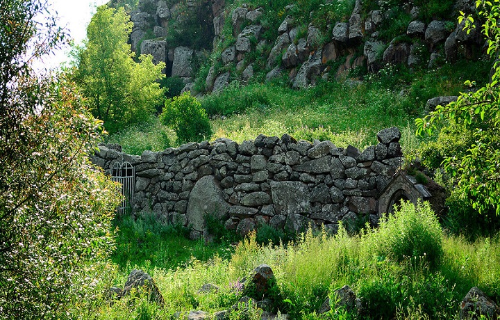 Avranlo megaliths